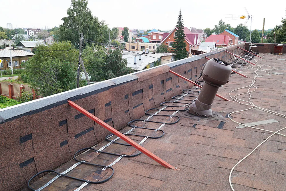 Укладка греющего кабеля на мягкой плоской крыше