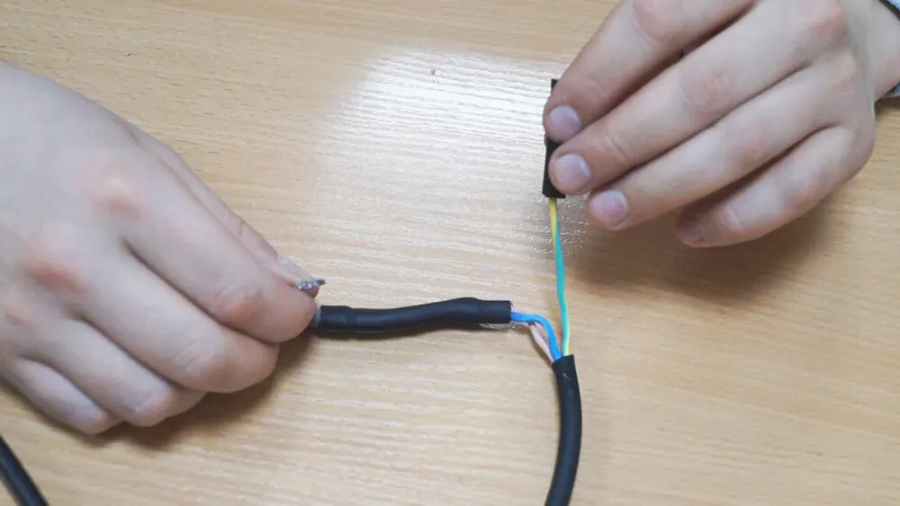 изоляция заземляющей жилы греющего кабеля