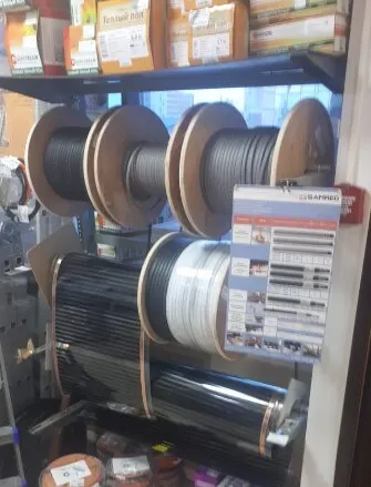 бухты греющего кабеля в магазине