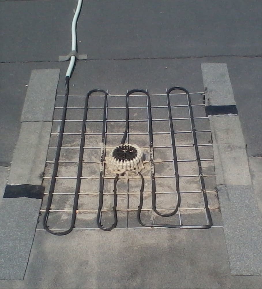 Обогрев внутренней водосточной трубы на парапетной кровле